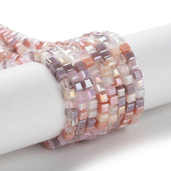 Perles verre cubique à facettes ,2.5x2.5x2.5mm (env 175 perles) reflets arc en ciel, brun rosé