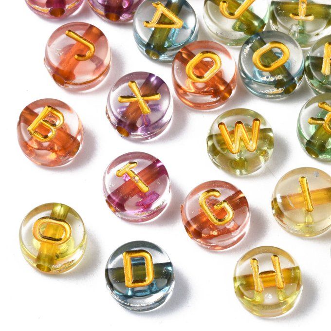 Perles en acrylique transparent ,mélange de couleurs , lettres dorées  ,rond plat   (50g) L12